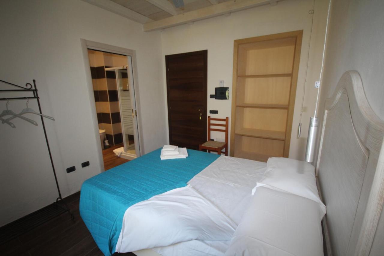 Villa La Conchiglia Rooms Cala Liberotto Eksteriør billede
