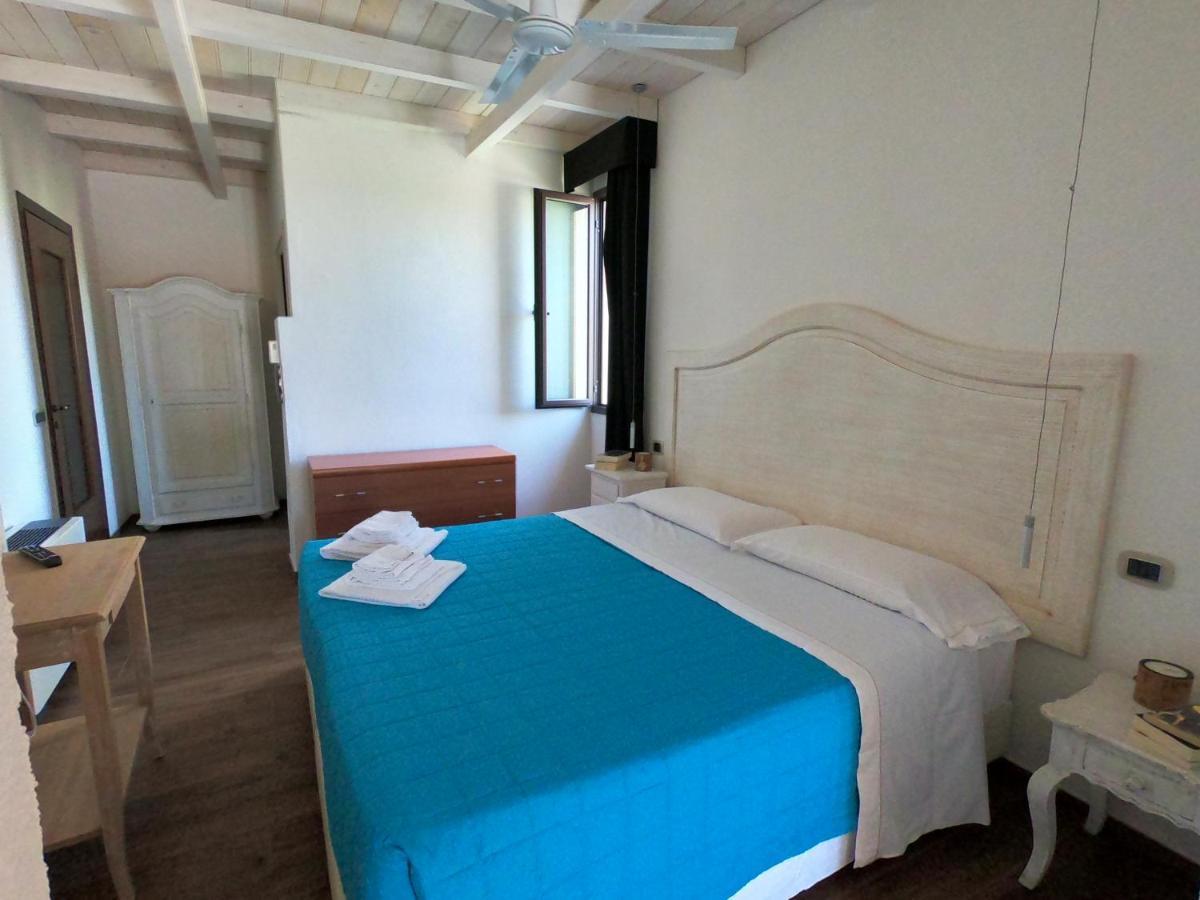 Villa La Conchiglia Rooms Cala Liberotto Eksteriør billede