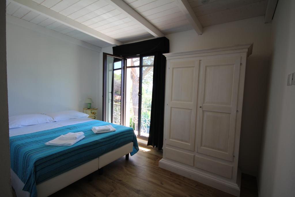 Villa La Conchiglia Rooms Cala Liberotto Eksteriør billede